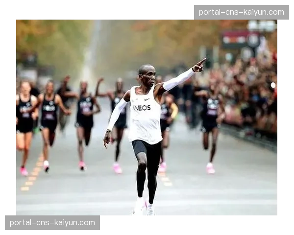 特写：马拉松终点线前，基普乔格与贝克勒两位传奇的拥抱与耳语