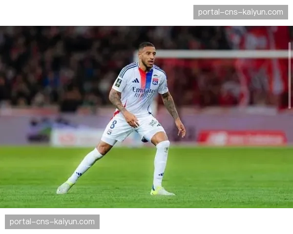 托利索伤愈回归里昂中场，防守屏障作用对战术平衡的影响